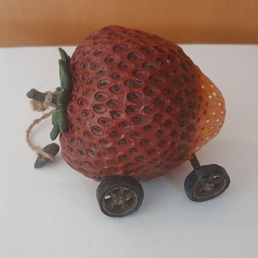The Boyds Collection Patchbeary Strawberry Tug Along Figurine 2001